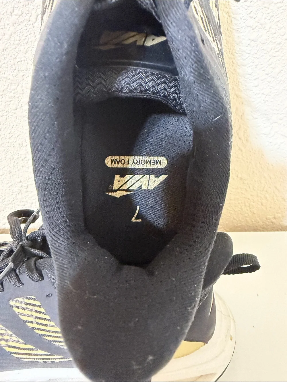 Avia sleek black